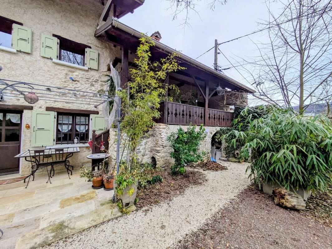 Maison à COISE-SAINT-JEAN-PIED-GAUTHIER