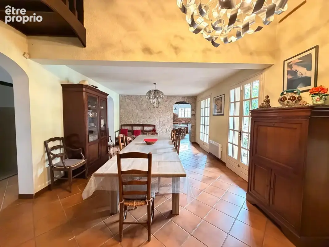 NIMES LA CIGALE Magnifique bastide 6 pièces de 210 m2 avec jardin et piscine - photo 7