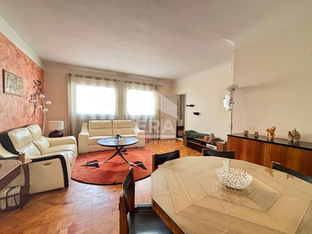 Appartement à LEVALLOIS-PERRET