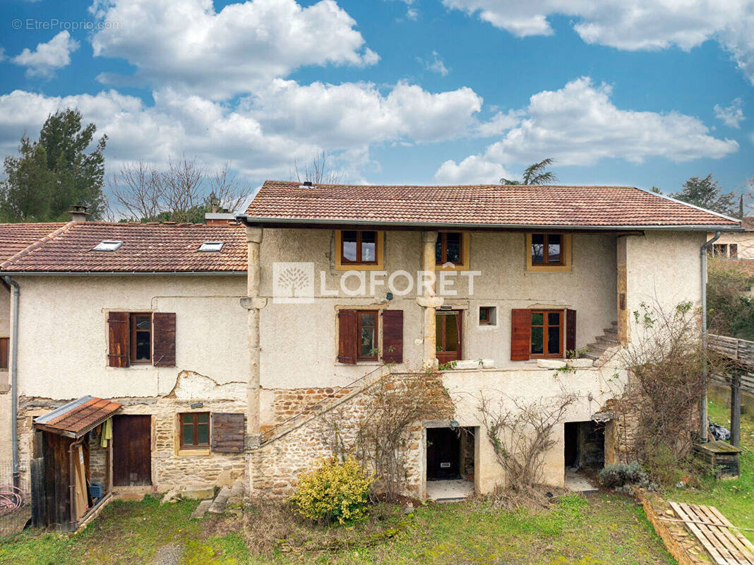 Maison à LA TOUR-DE-SALVAGNY