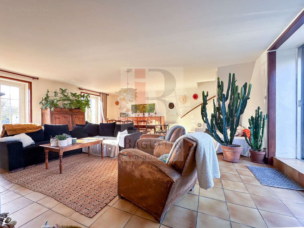 Maison à SAINT-LAURENT-DE-LA-PREE