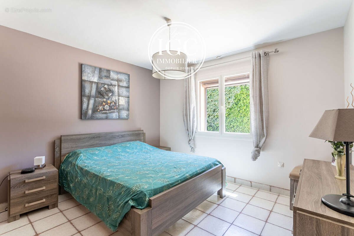 Maison type 5 - 150 m² / 954 m² terrain  piscine- vitrolles 13127 - photo 12