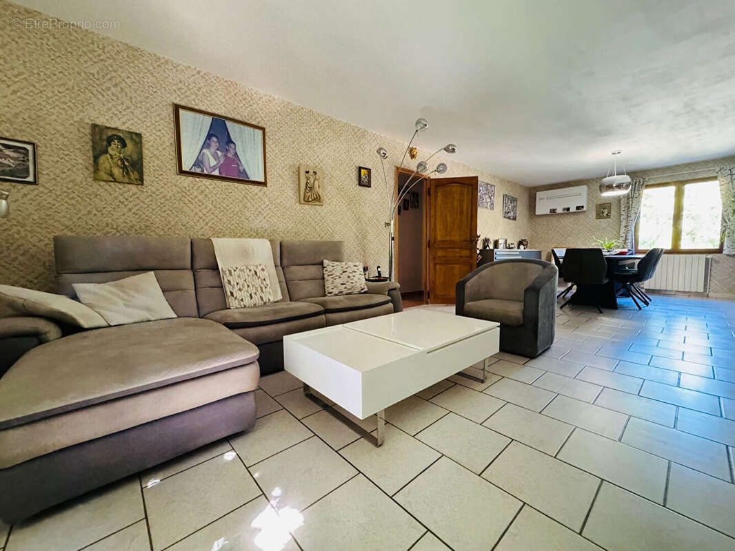 Maison à SAINT-CANNAT