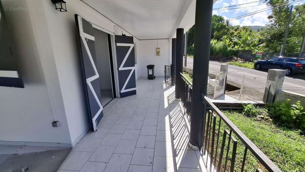 A VENDRE : maison (100 m²) à GOURBEYRE (97113) - photo 8