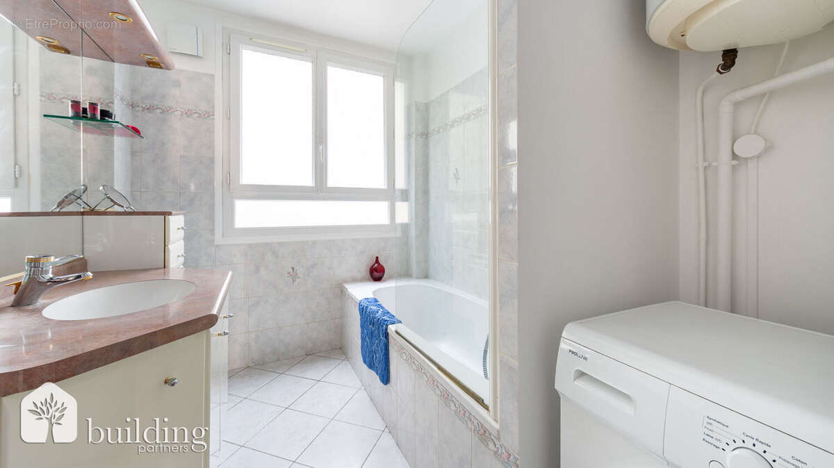 Appartement à COURBEVOIE