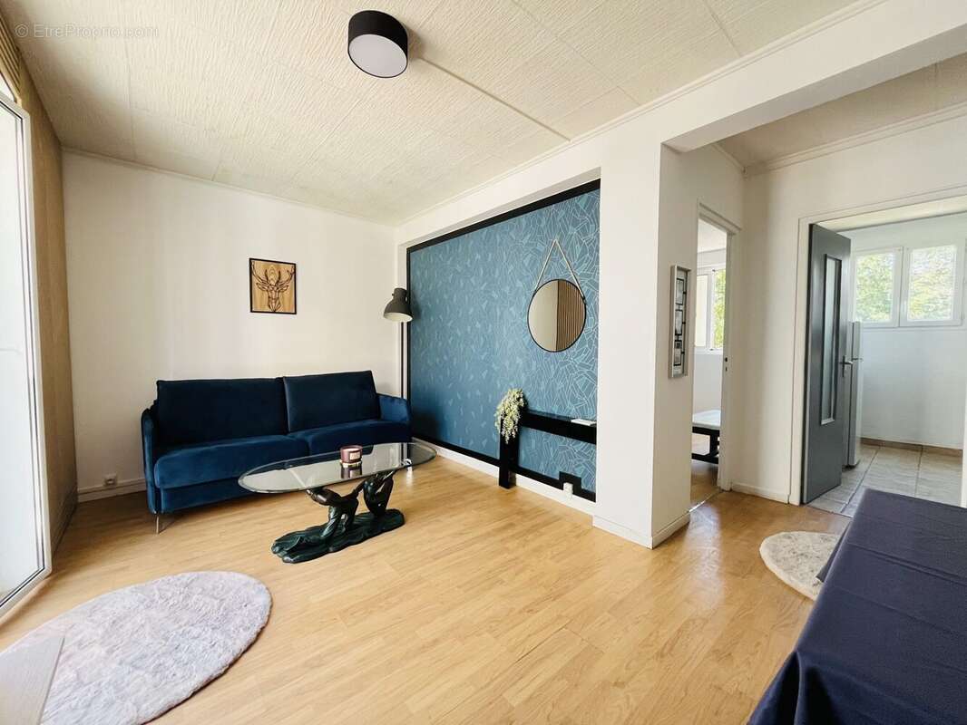 Appartement 400 m² à Montlucon  - photo 2