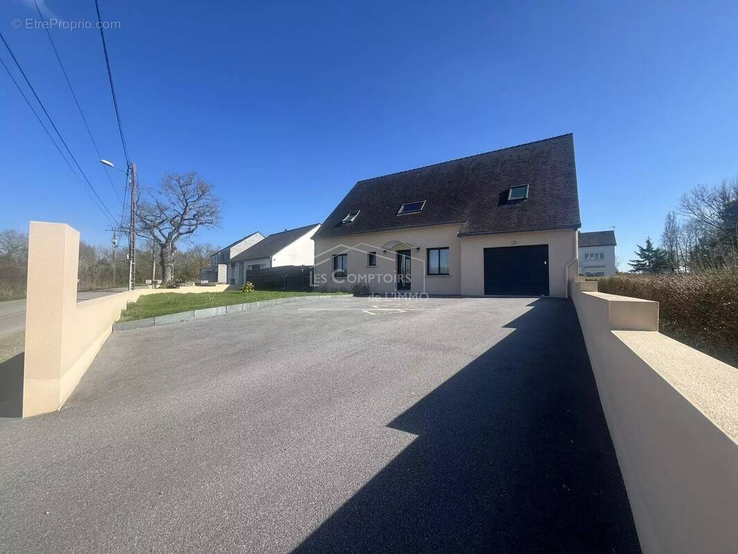 Maison à DONGES