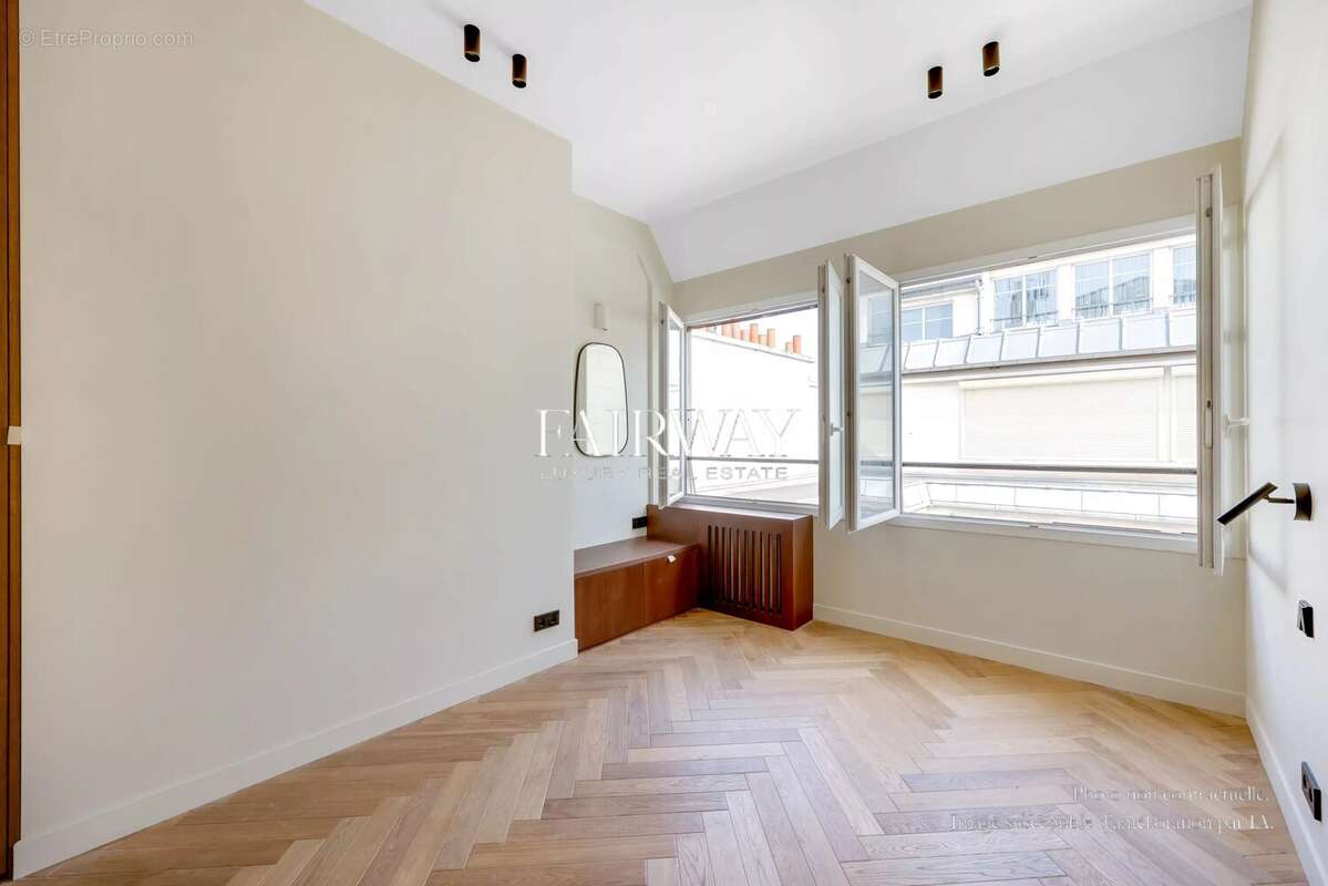 Appartement à PARIS-1E
