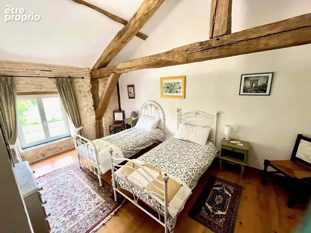 Superbe grange réaménagée avec 6 chambres et 4 salles de bains, offrant une vue imprenable - photo 11