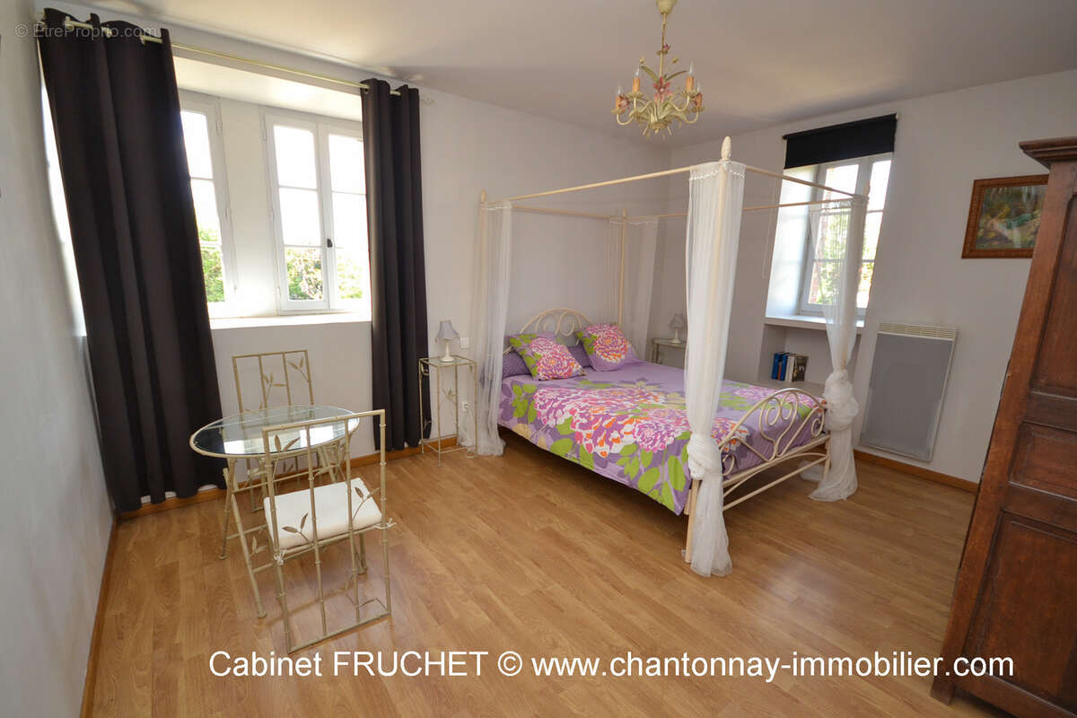 Maison à LES HERBIERS