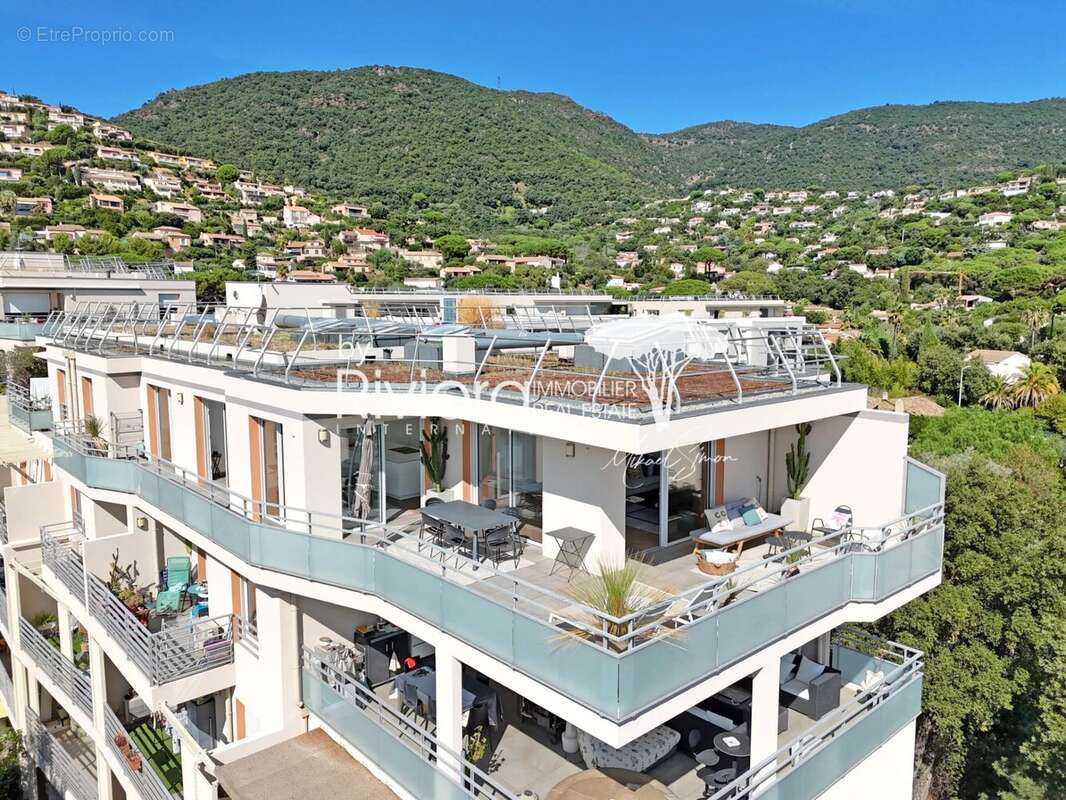Appartement dernier étage à vendre à Cavalaire-Sur-Mer - photo 3
