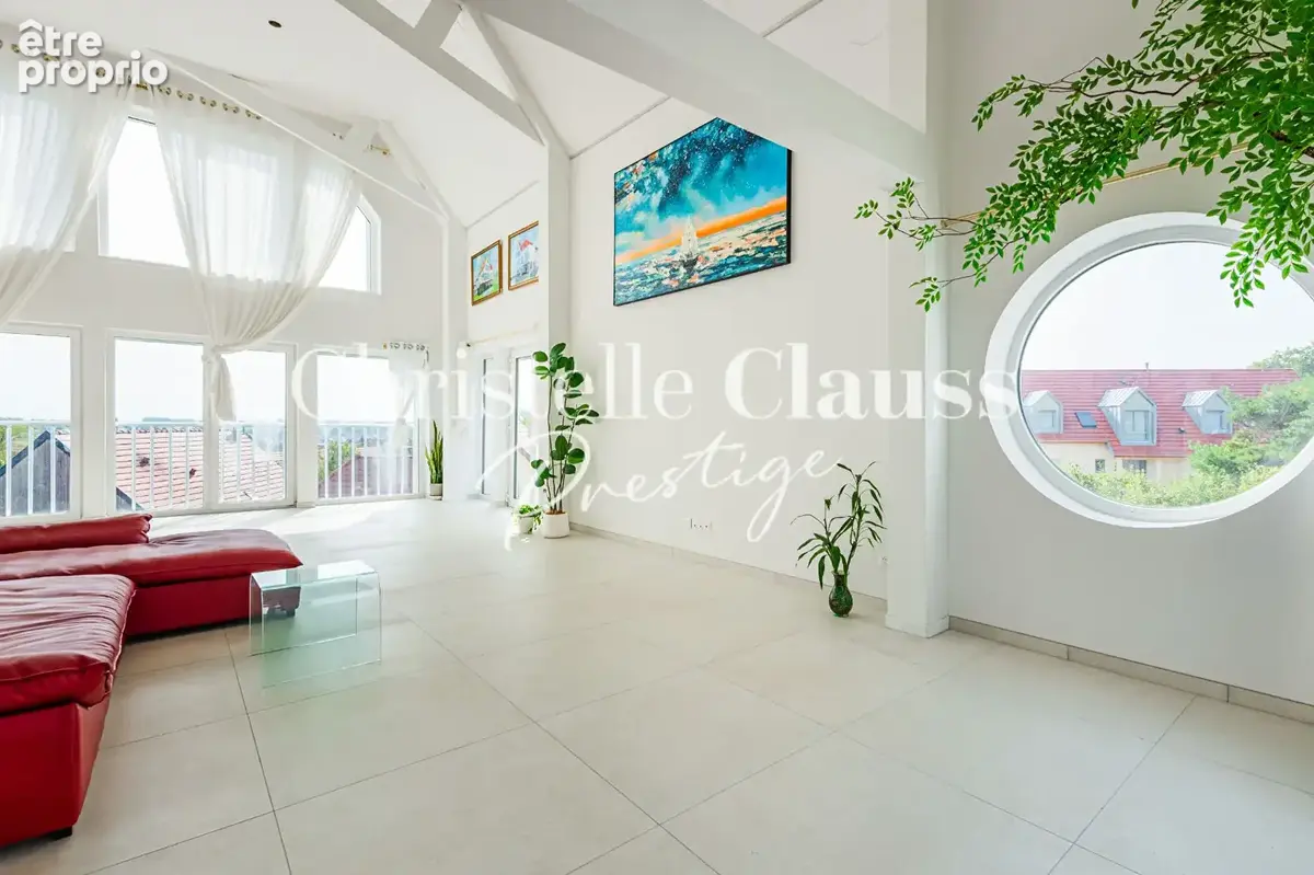 Maison de 374m2 + 215m2 d'annexes, avec piscine et 4 terrasses - photo 3