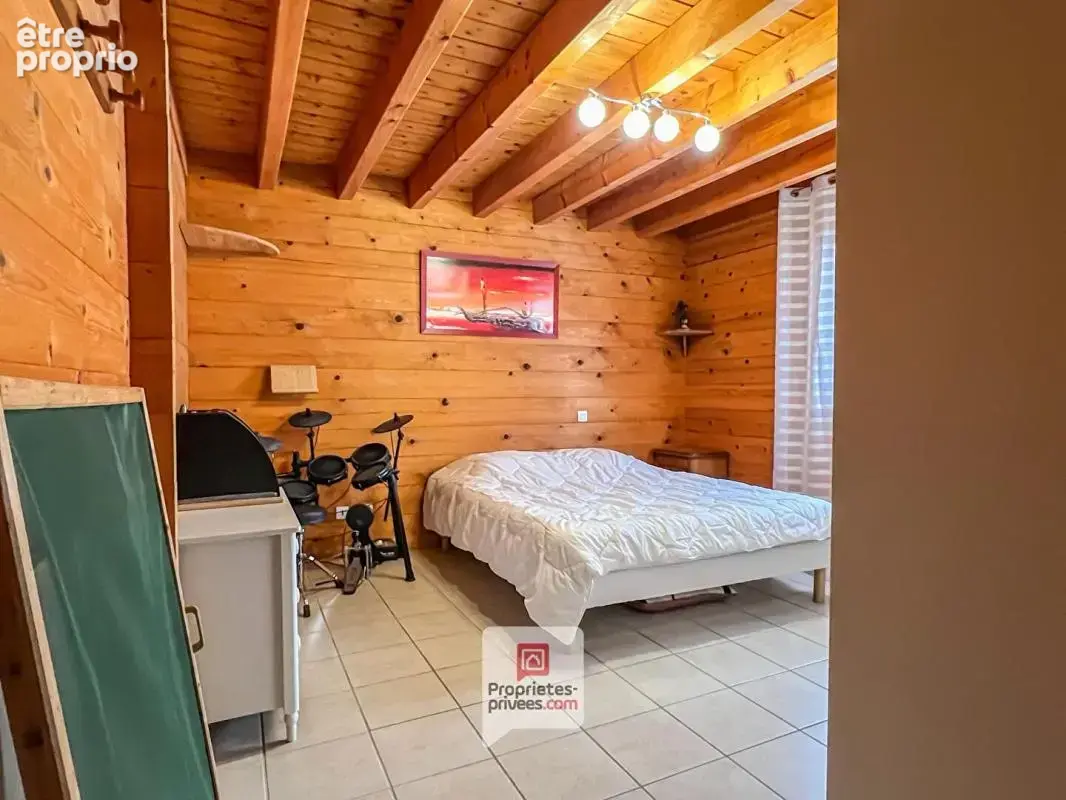 Plateau des Petites Roches (38660) - Chalet en madriers 4 chambres+ studio + carport + jardin - photo 11