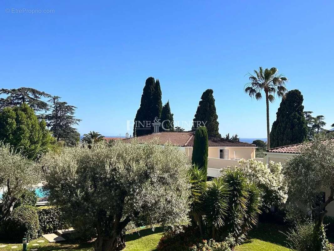 Vente Appartement 4 pièces avec terrasse - photo 2