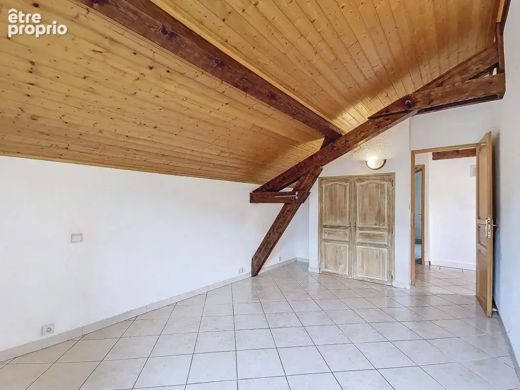 St Joseph de Rivière, spacieuse maison 5P 180 m2 avec terrain de 815 m2 face à la Sure - photo 12