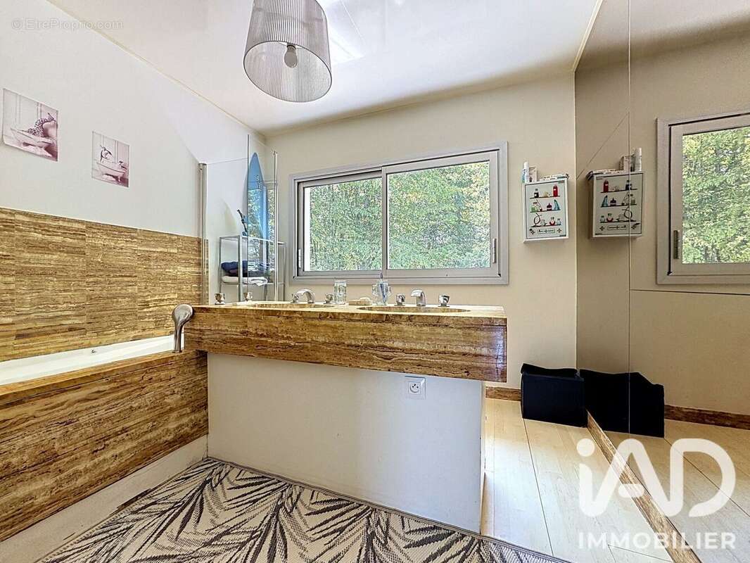 Maison 219 m² à Sadirac  - photo 9