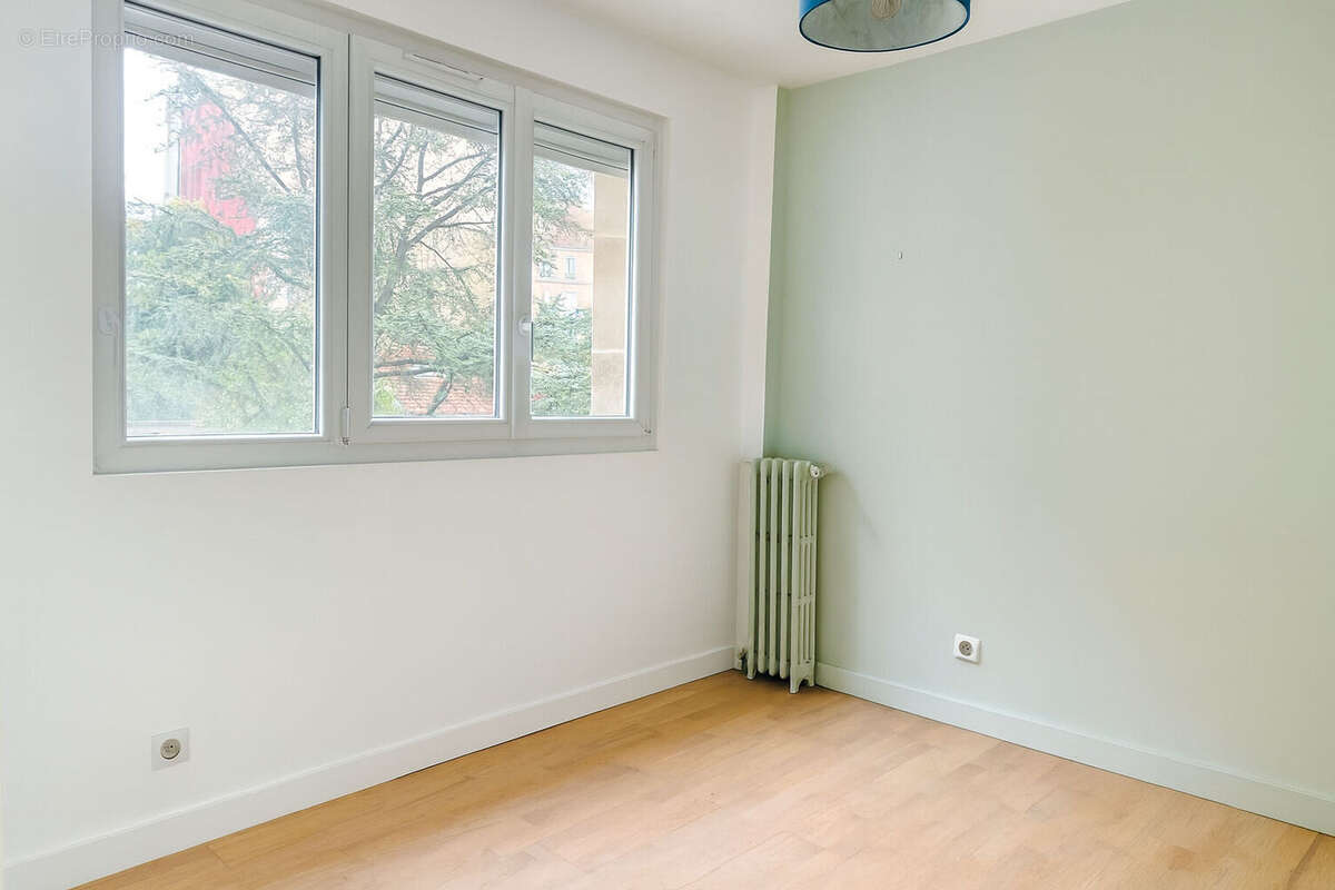 Appartement à CHARENTON-LE-PONT