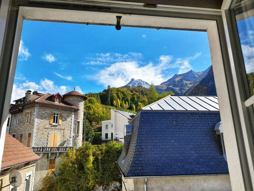 Appartement à EAUX-BONNES