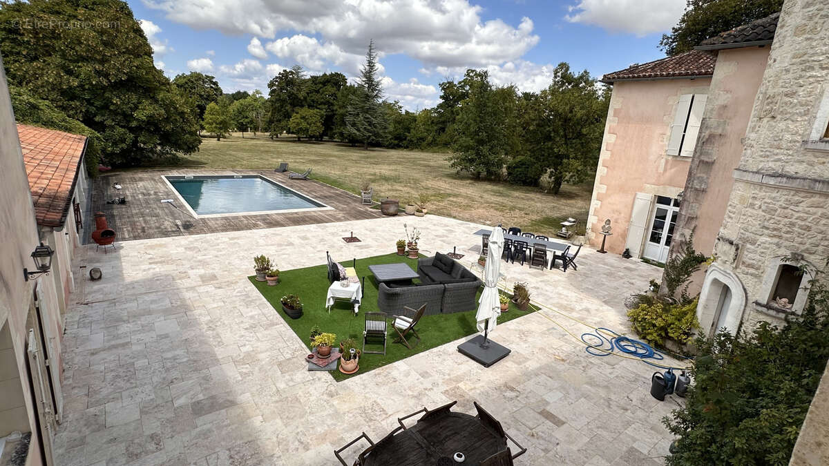 Maison à SAINT-JEAN-D'ANGELY