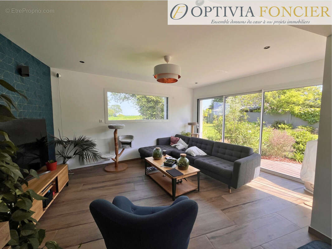 Maison contemporaine 2014 - T8 -  DPE : B 197 m2 - 1300 m2 de terrain - photo 6