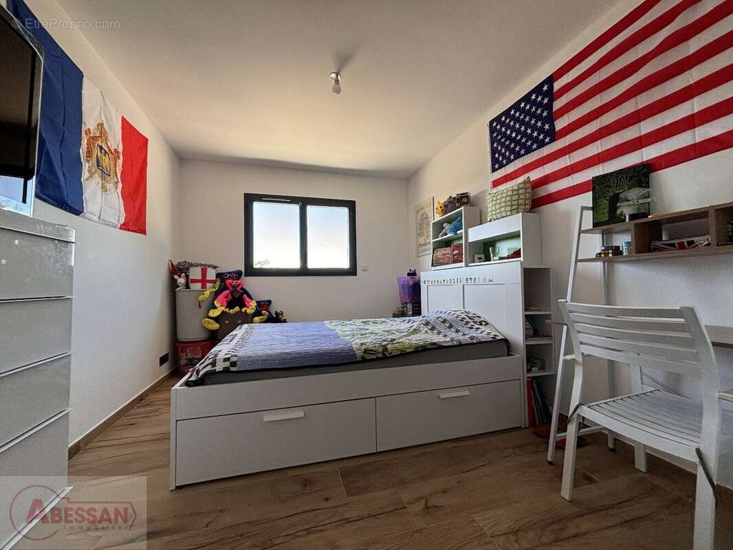 Maison à SAINT-HILAIRE-DE-BRETHMAS