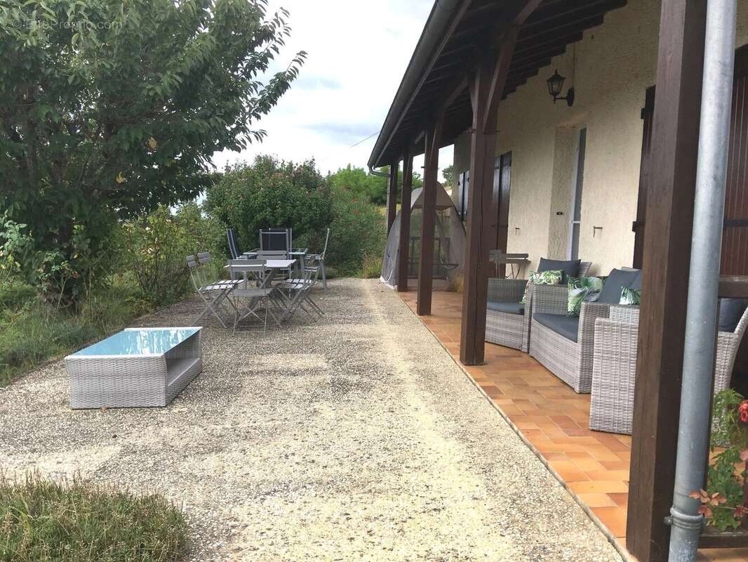 Une maison de campagne de 5 chambres - photo 2