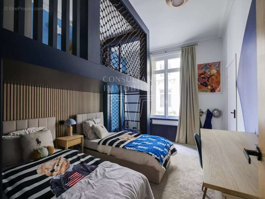 Appartement à PARIS-16E