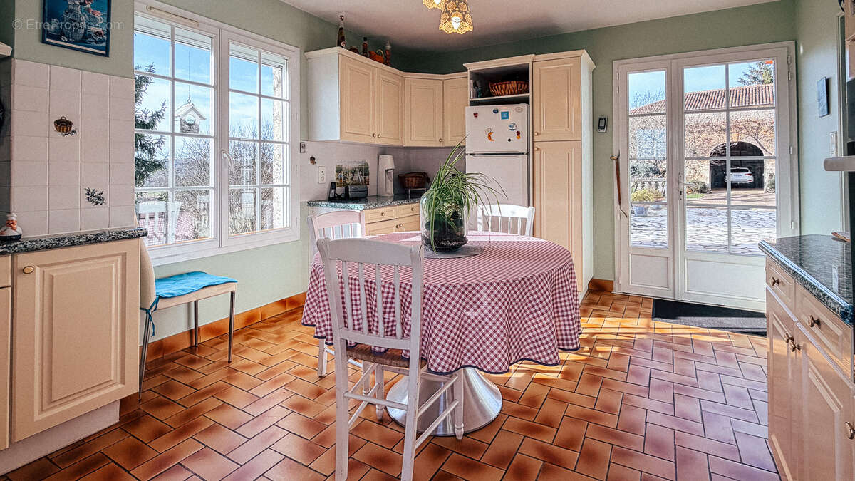 Maison à MOUTHIERS-SUR-BOEME