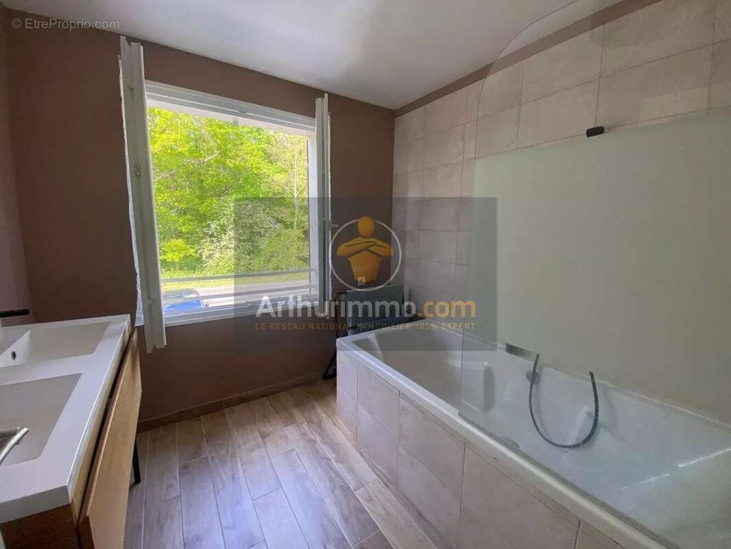 Maison à VERT-SAINT-DENIS