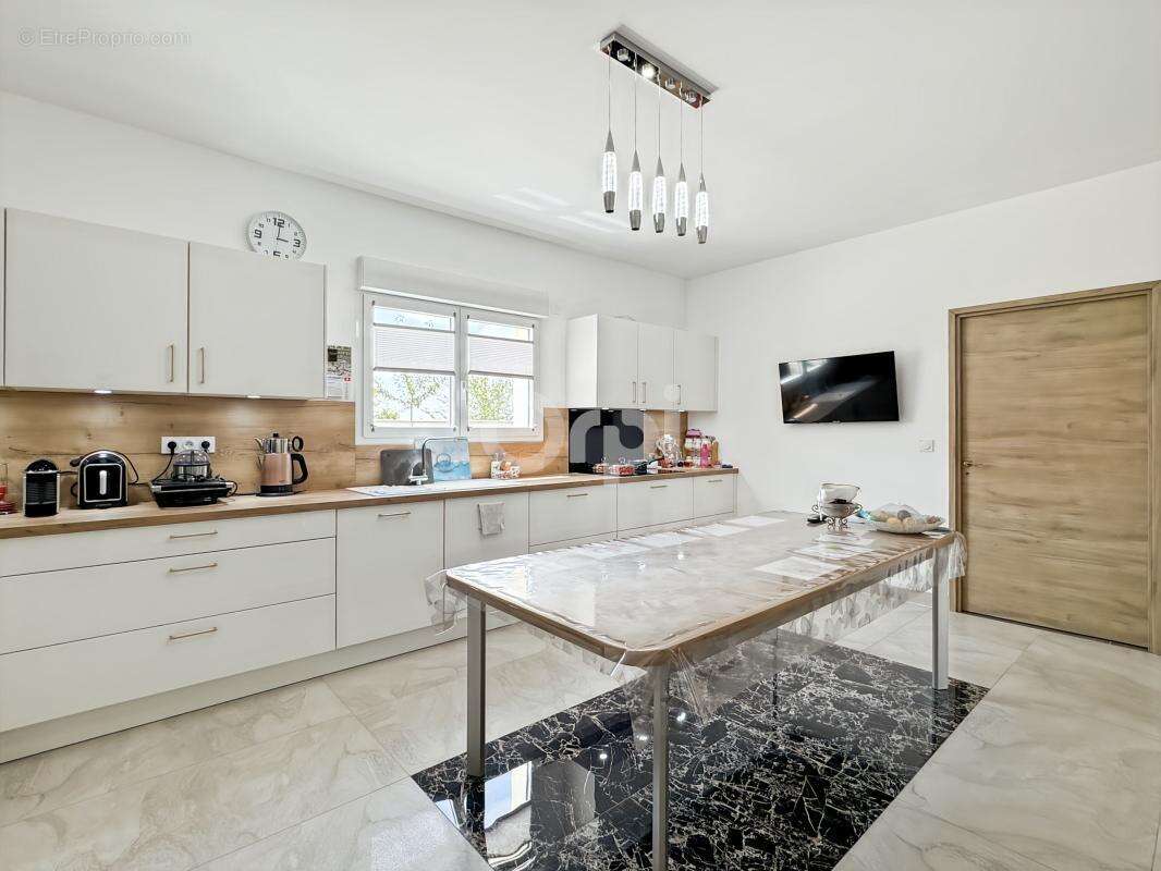 Maison 6 pièces de 198 m² - photo 7