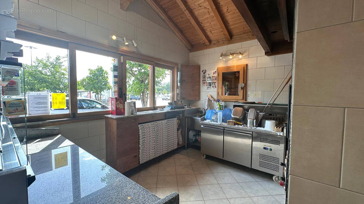 Commerce à MARIGNIER