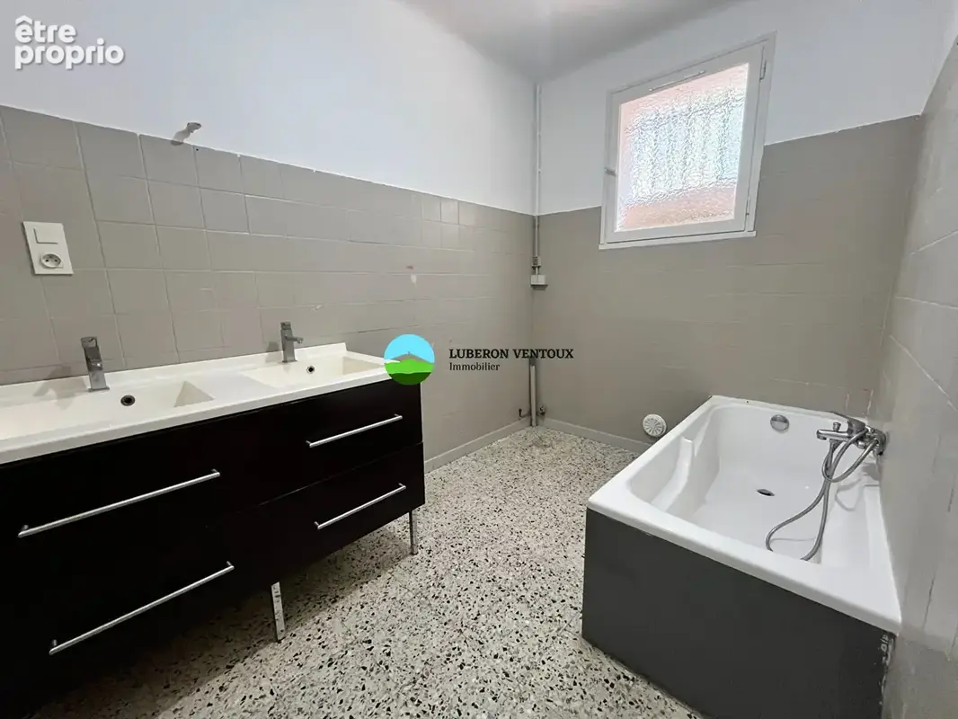 Maison  de plain pied à vendre SAINT DIDIER -PERNES LES FONTAINES de 130m² sur 1958 m² de terrain arboré. - photo 6