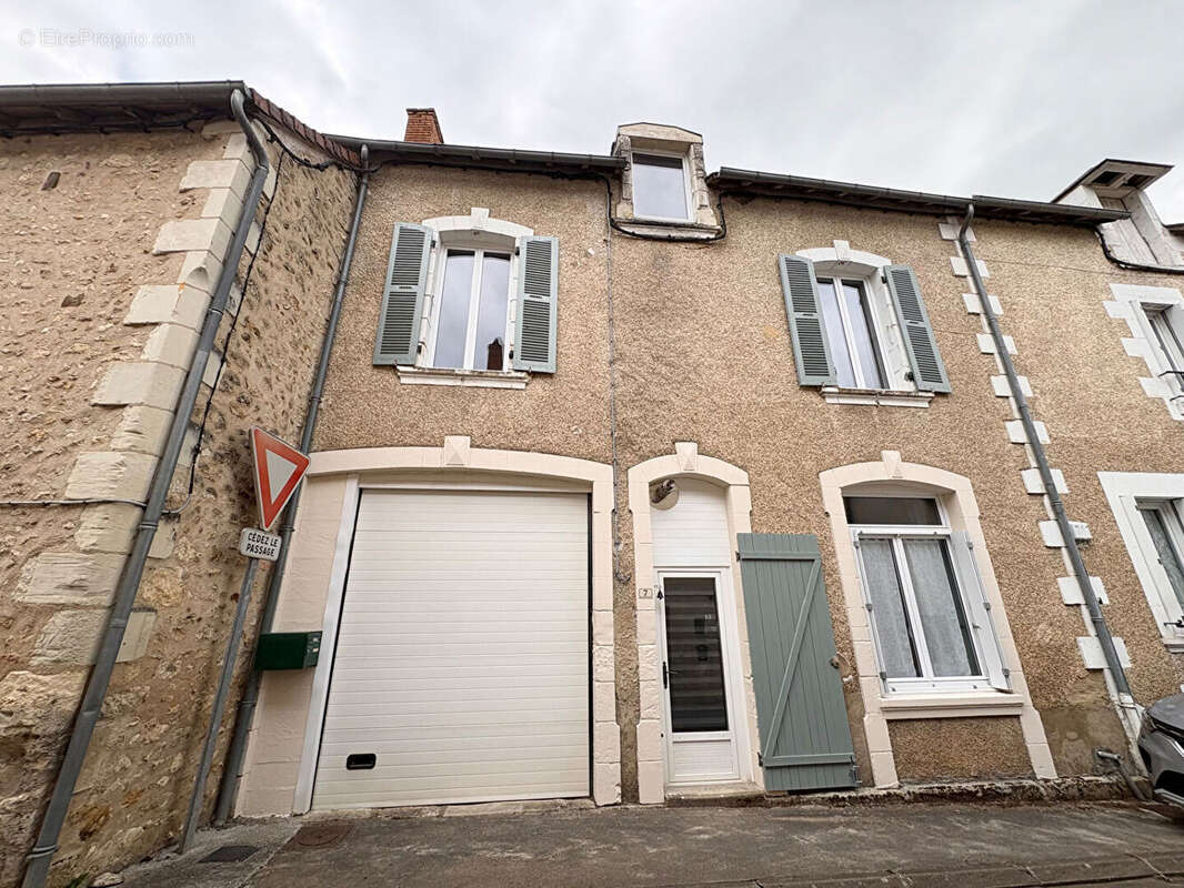Maison à SAINT-PIERRE-DE-MAILLE
