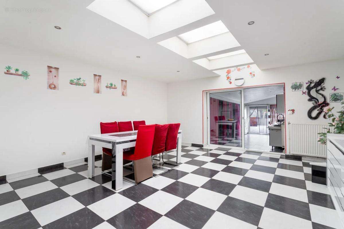 Maison à COURRIERES