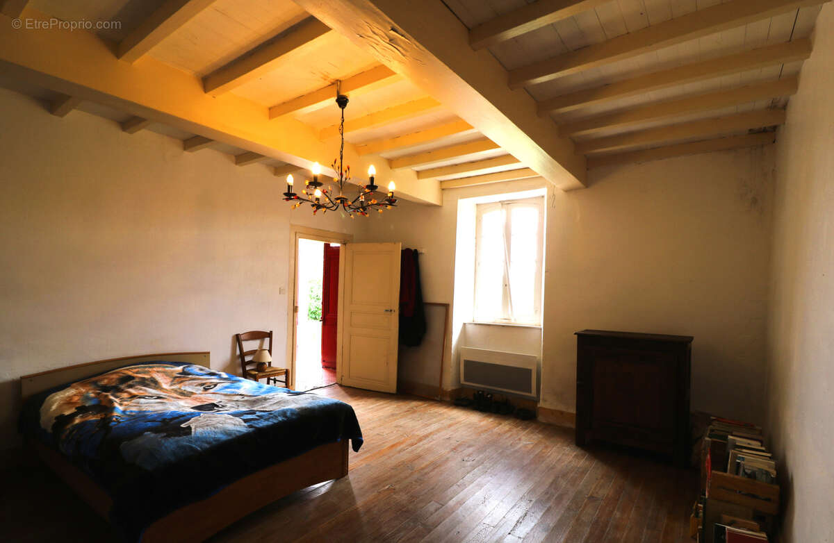 Maison à MONLEON-MAGNOAC