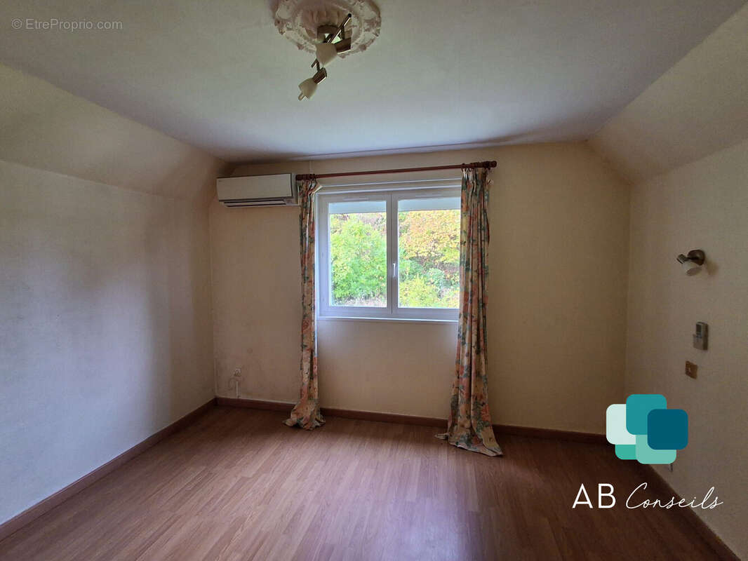 Maison à SAINT-LEGER-DU-BOURG-DENIS