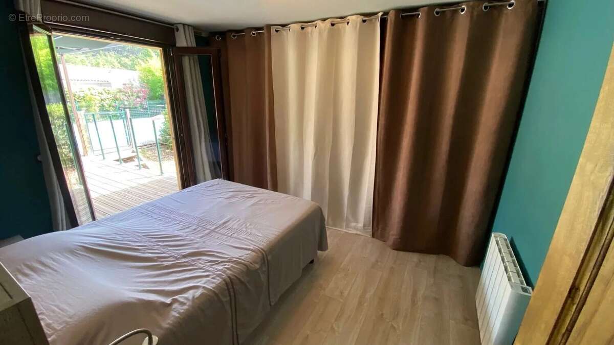 Maison à LA ROQUE-D'ANTHERON