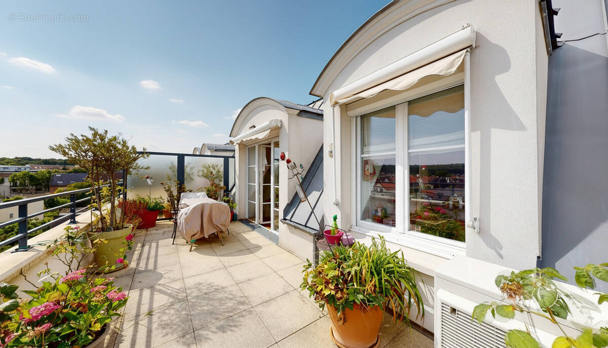 Appartement à LES CLAYES-SOUS-BOIS