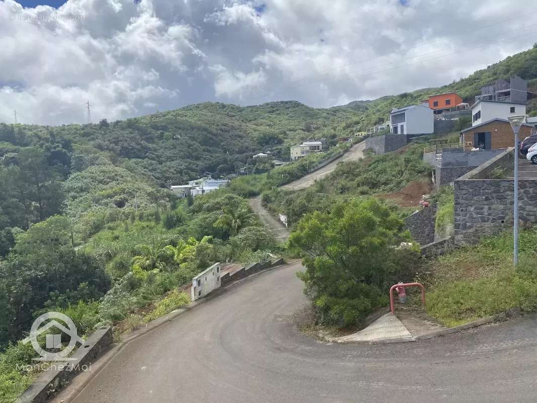 Terrain à LA POSSESSION