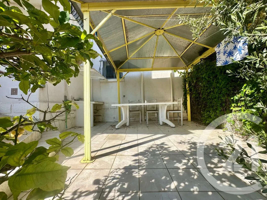 Appartement à SIX-FOURS-LES-PLAGES