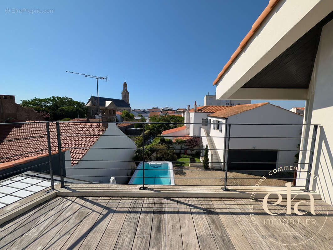 Maison 179 m² à Saint-Gilles-Croix-De-Vie  - photo 8