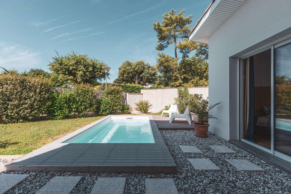 Appartement à ANGRESSE