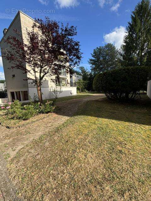 Lamorlaye - centre ville - beau f4 - photo 3