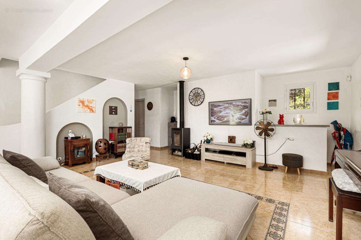 Maison à ROQUEFORT-LES-PINS