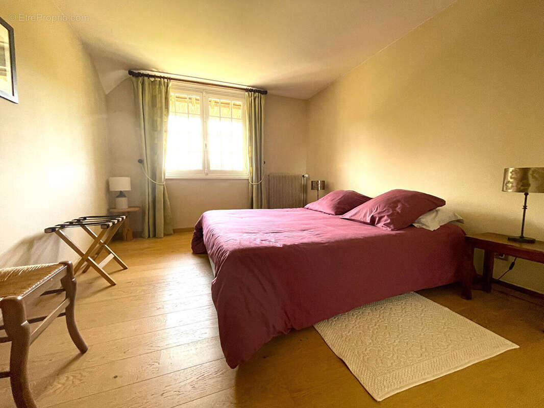 Belle demeure de caractère de 163 m² avec dépendances et terrain de 4651m² - photo 8