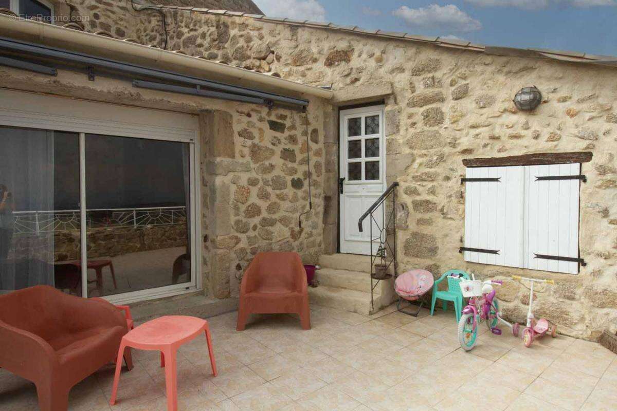 Maison à SAINT-CIERGE-LA-SERRE