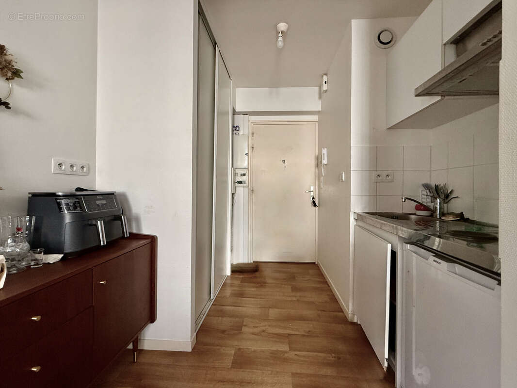 NOUVEAU EN VENTE CHEZ WINKEY - Beau studio d'environ 33 m2 - Hyper centre de Rennes Quartier La Visitation - photo 4
