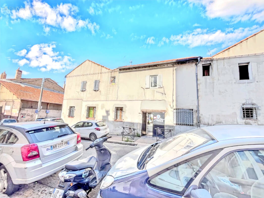 Appartement à MARSEILLE-3E