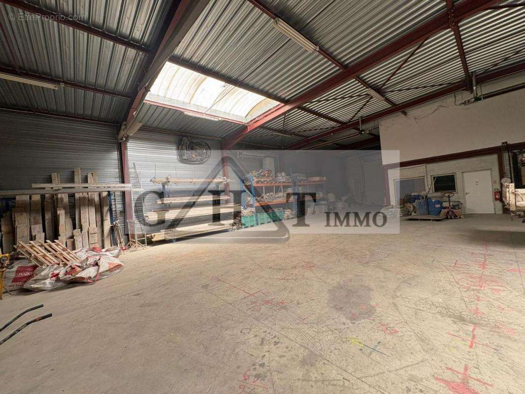 Commerce à VERT-SAINT-DENIS