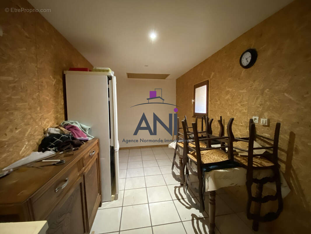 Commerce à BACQUEVILLE-EN-CAUX